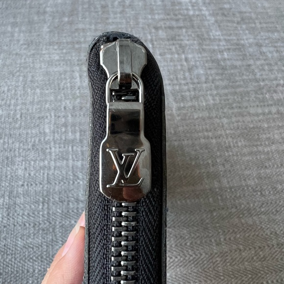 ❌SOLD❌ Louis Vuitton Vertical Zippy Wallet - Picture 3 of 4